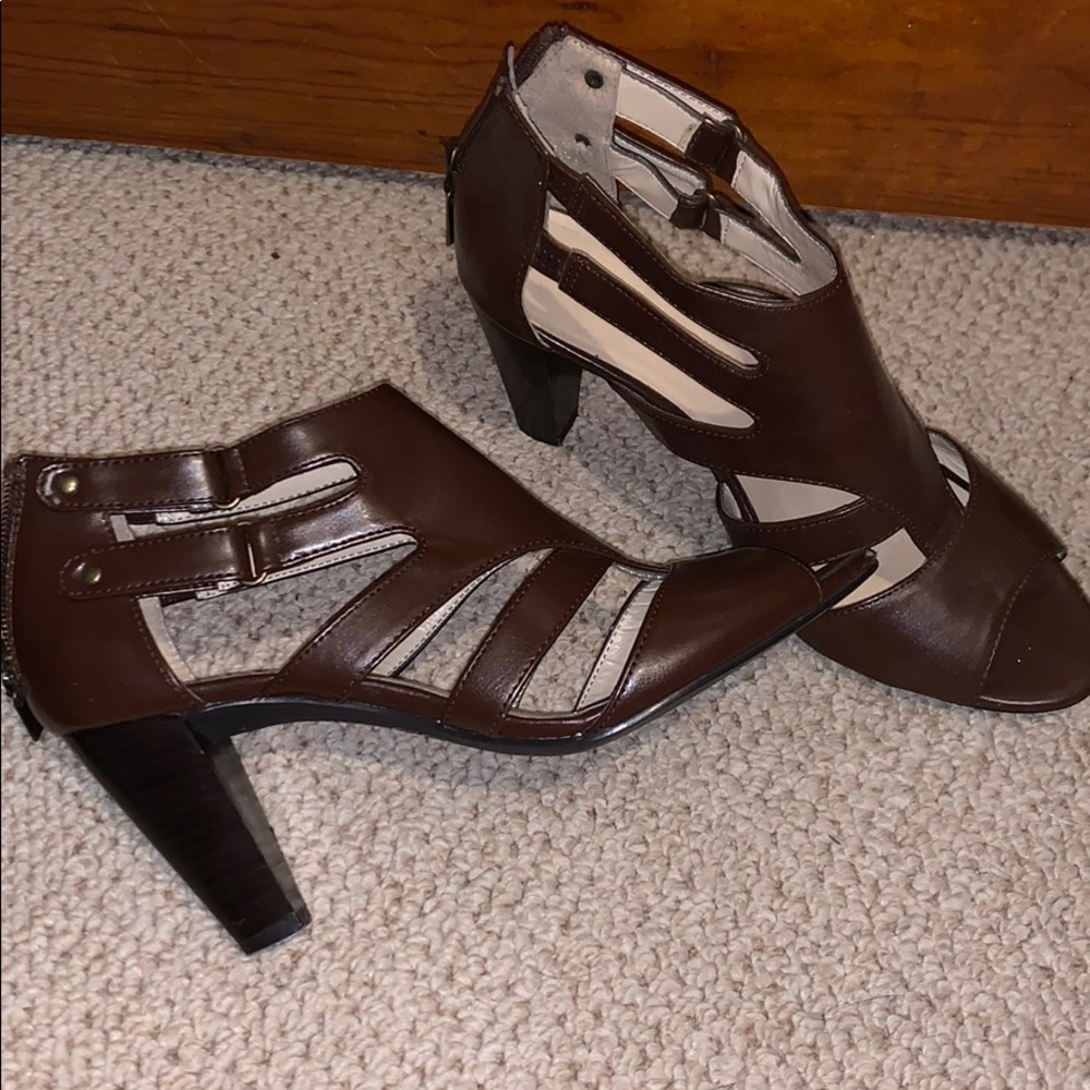 Heels - Picture 2 of 4